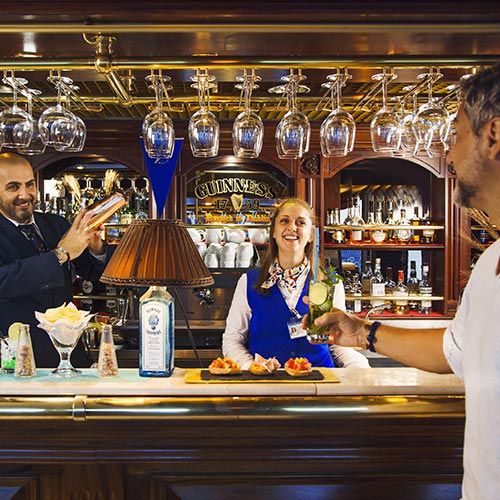 /shared/images/a-bordo/Divertimento/show-lounge-bar/MOBY_NAVI_SERVIZI_BORDO_DIVERTIMENTO_SHOWLOUNGE_500px.jpg